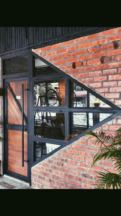 Rareheart Guesthouse 쿠알라트렝가누 외부 사진